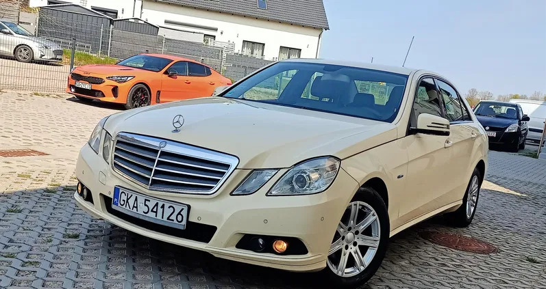 samochody osobowe Mercedes-Benz Klasa E cena 36900 przebieg: 345000, rok produkcji 2011 z Strumień